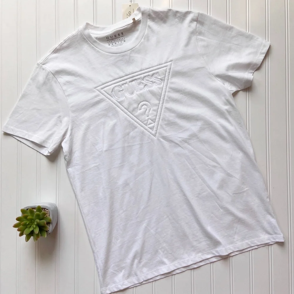 •Guess• embossed logo tee - Picture 5 of 6